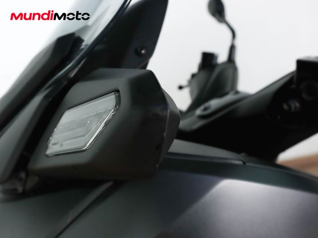YAMAHA X-MAX 300