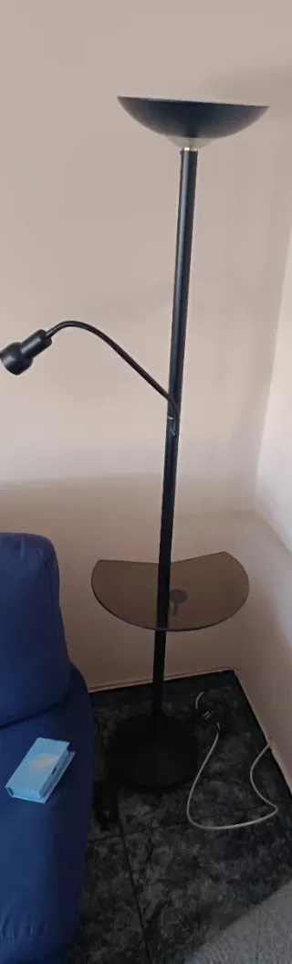Lámpara de pie moderna con luz auxiliar