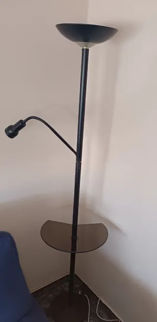 Lámpara de pie moderna con luz auxiliar