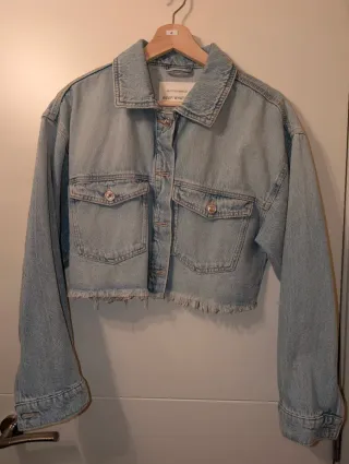 Cazadora vaquera crop Stradivarius