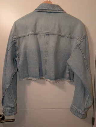 Cazadora vaquera crop Stradivarius