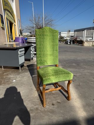 6 Sillas antiguas tapizadas terciopelo.