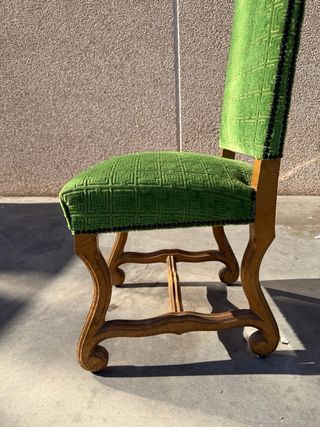 6 Sillas antiguas tapizadas terciopelo.