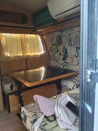 Caravana para camping Tiene papeles son blancos