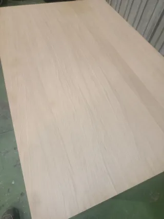 Mesa con pies de hierro