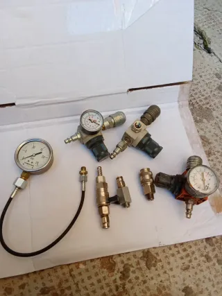 Manómetros de presión y accesorios