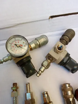 Manómetros de presión y accesorios