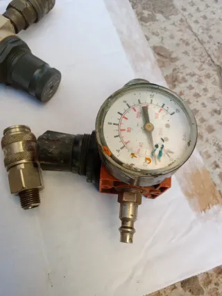 Manómetros de presión y accesorios