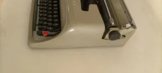 Máquina de escribir Olivetti Studio 44