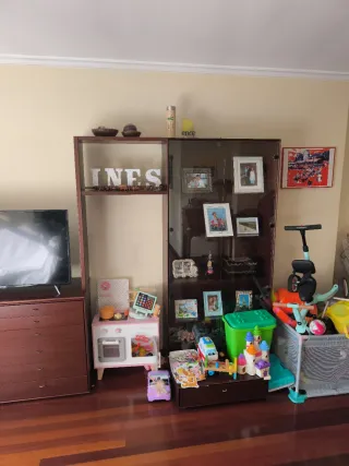 Mueble de salón madera y cristal