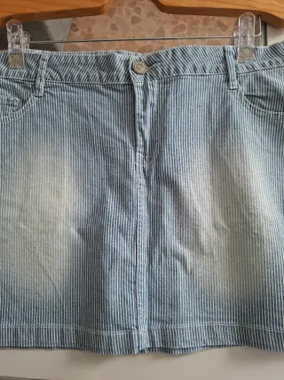 Falda vaquera mini rayas azules y blancas