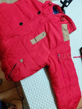 Chaqueta de nieve roja talla 10