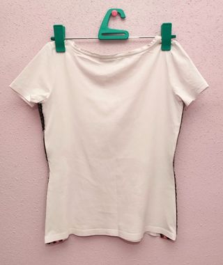2 Camisetas multicolor y 1 Blusa blanca