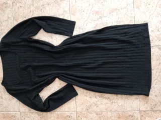 Vestido negro de canalé