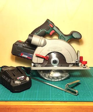 Sierra circular PARKSIDE 20v +Batería 4Ah+Cargador