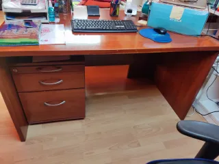 Set tavolo ufficio con cassettiera e 3 mobili