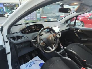 Peugeot 208 2015