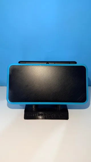 New Nintendo 2DS XL con Caja Negra/Azul