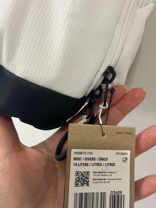 Mochila Nike Elite Blanca y Dorada