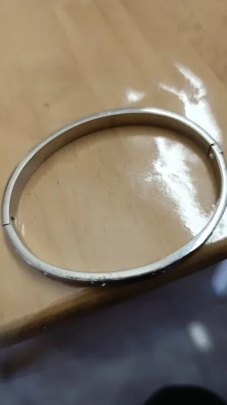 Brazalete rígido de acero plateado - Estilo "Love"