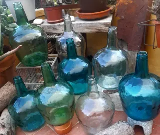 Damajuanas antiguas de vidrio