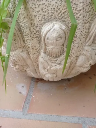 2 Maceteros de piedra con diseño