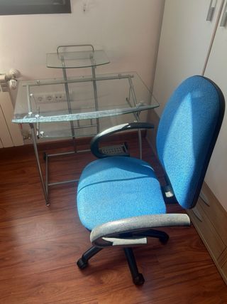 Mesa cristal ordenador + silla