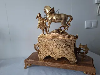 Reloj de sobremesa de bronce