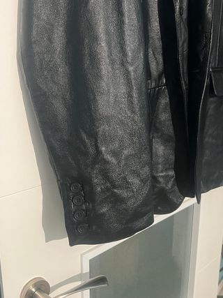 Chaqueta de piel negra