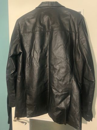 Chaqueta de piel negra