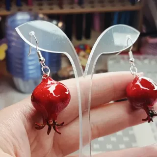 Colgante y pendientes de granada