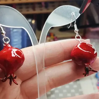 Colgante y pendientes de granada