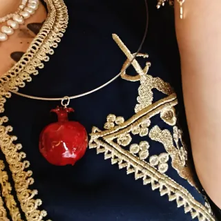 Colgante y pendientes de granada