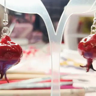 Colgante y pendientes de granada