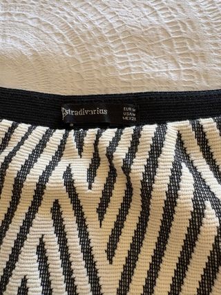 Falda geométrica beige y negra