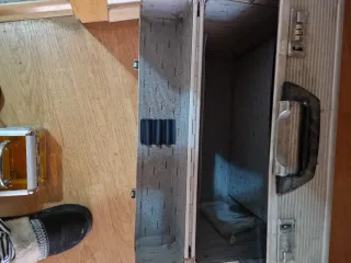 Maletín metálico con ruedas y departamentos