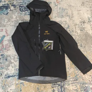 Arc'teryx Alpha SV Chaqueta Negra-Dorada