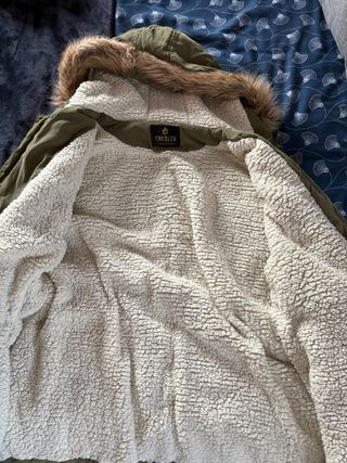 Abrigo de hombre negro con forro gris