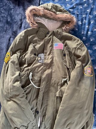 Abrigo de hombre negro con forro gris