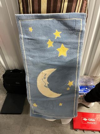 Alfombra infantil luna y estrellas