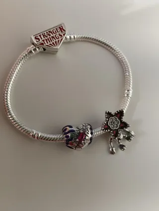 Pulsera + charms Stranger Things