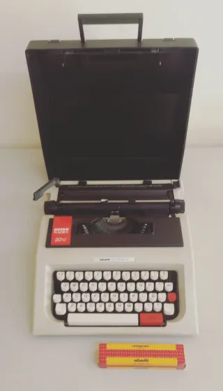 Lote 4 Máquinas de Escribir Olivetti