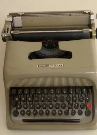 Lote 4 Máquinas de Escribir Olivetti