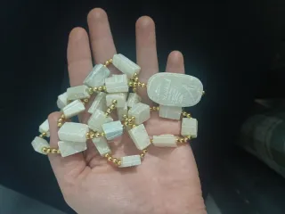 Collar antiguo tallado esteatita blanca.