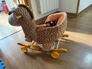 Caballito balancín infantil con asiento y ruedas