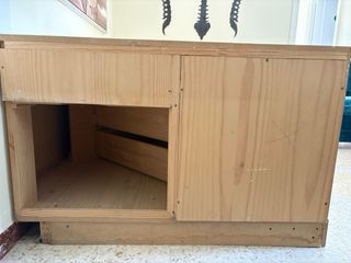 Mueble de salón de madera y cristal