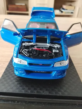 Coche de metal azul juguete