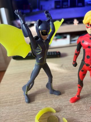 Figuras Ladybug y Cat Noir