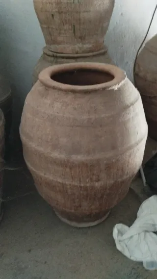 Tinajas antiguas de barro