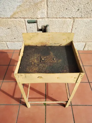 Fragua antigua con manivela